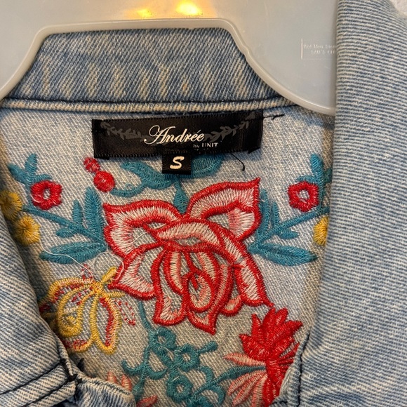 ANDREE BY UNIT Embroidered Denim Vest - Blue and Red - Picture 2 of 3